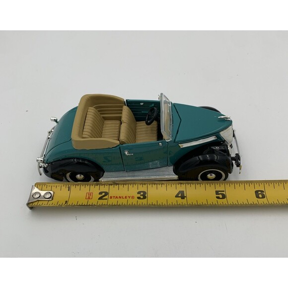 National Motor Museum Mint 1937 V-8 Club Cabriolet Golden Age of Ford - Picture 7 of 9